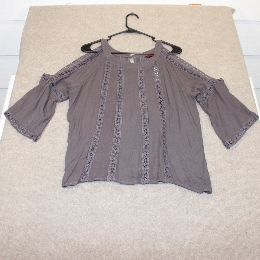 BKE red Women Large Cold Shoulder Crochet Lace Trim Top Taupe Brown BRDR14568